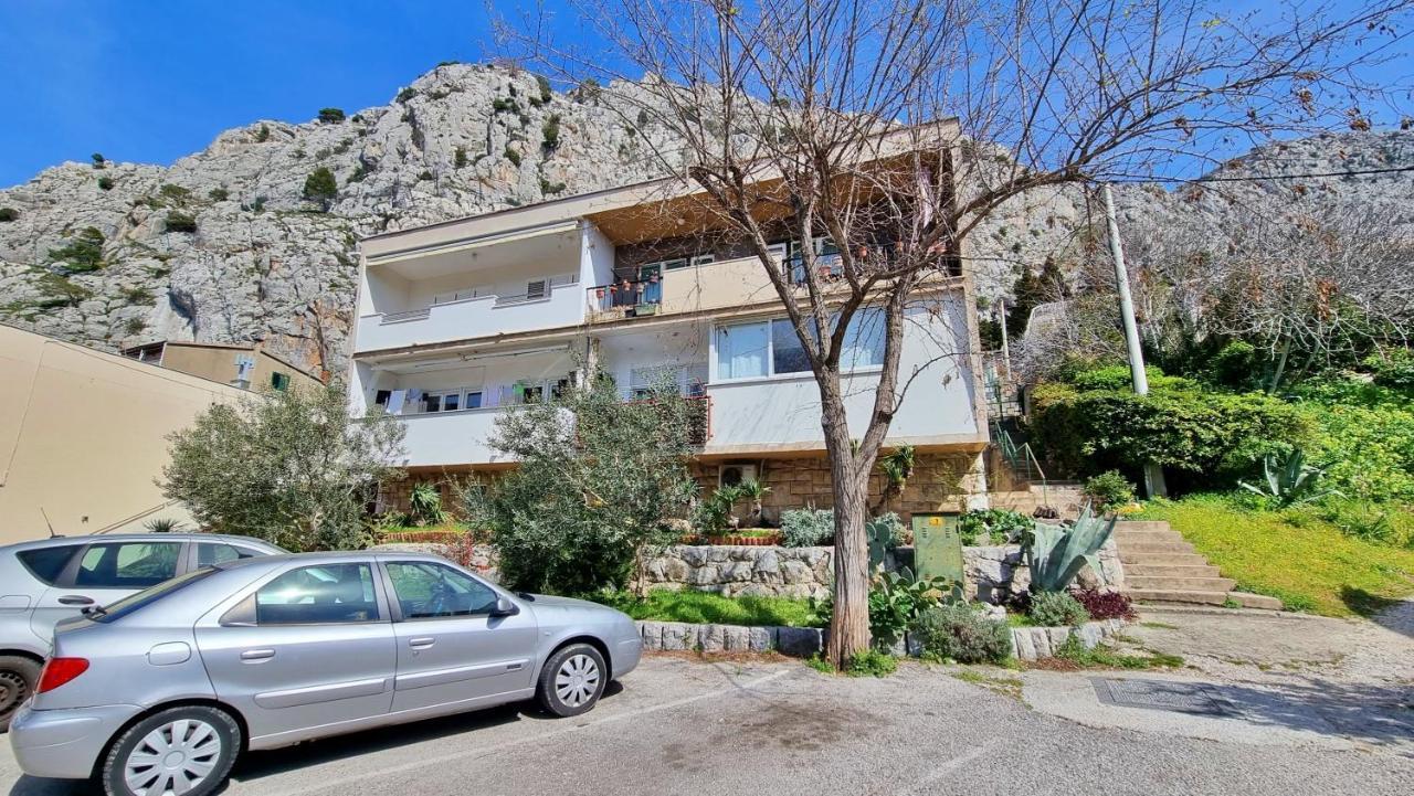 Apartment Tica Omis Bagian luar foto