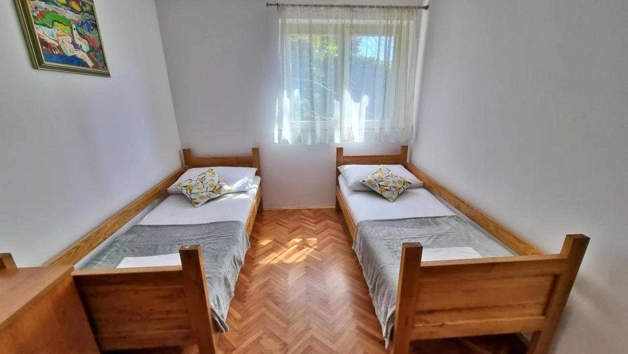 Apartment Tica Omis Bagian luar foto