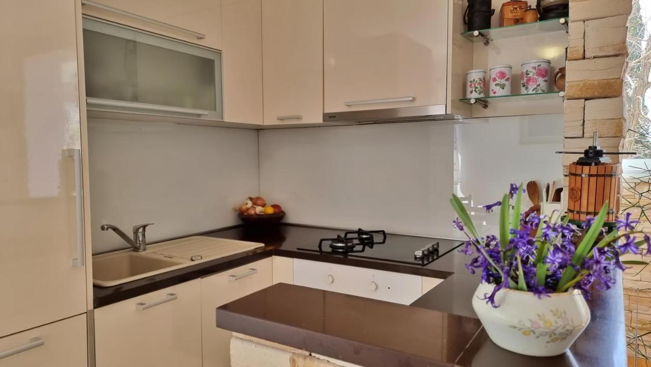 Apartment Tica Omis Bagian luar foto