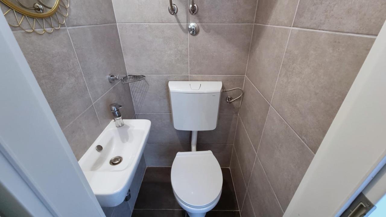 Apartment Tica Omis Bagian luar foto