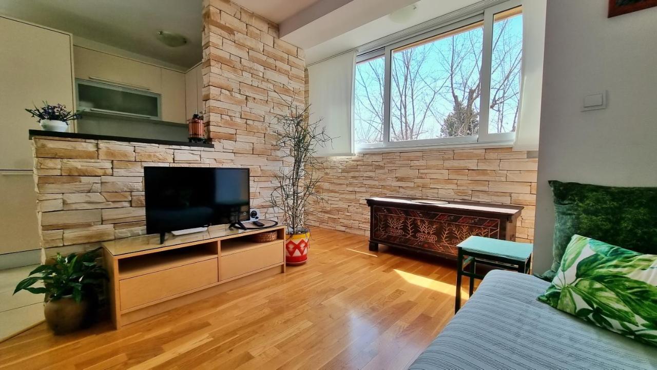 Apartment Tica Omis Bagian luar foto