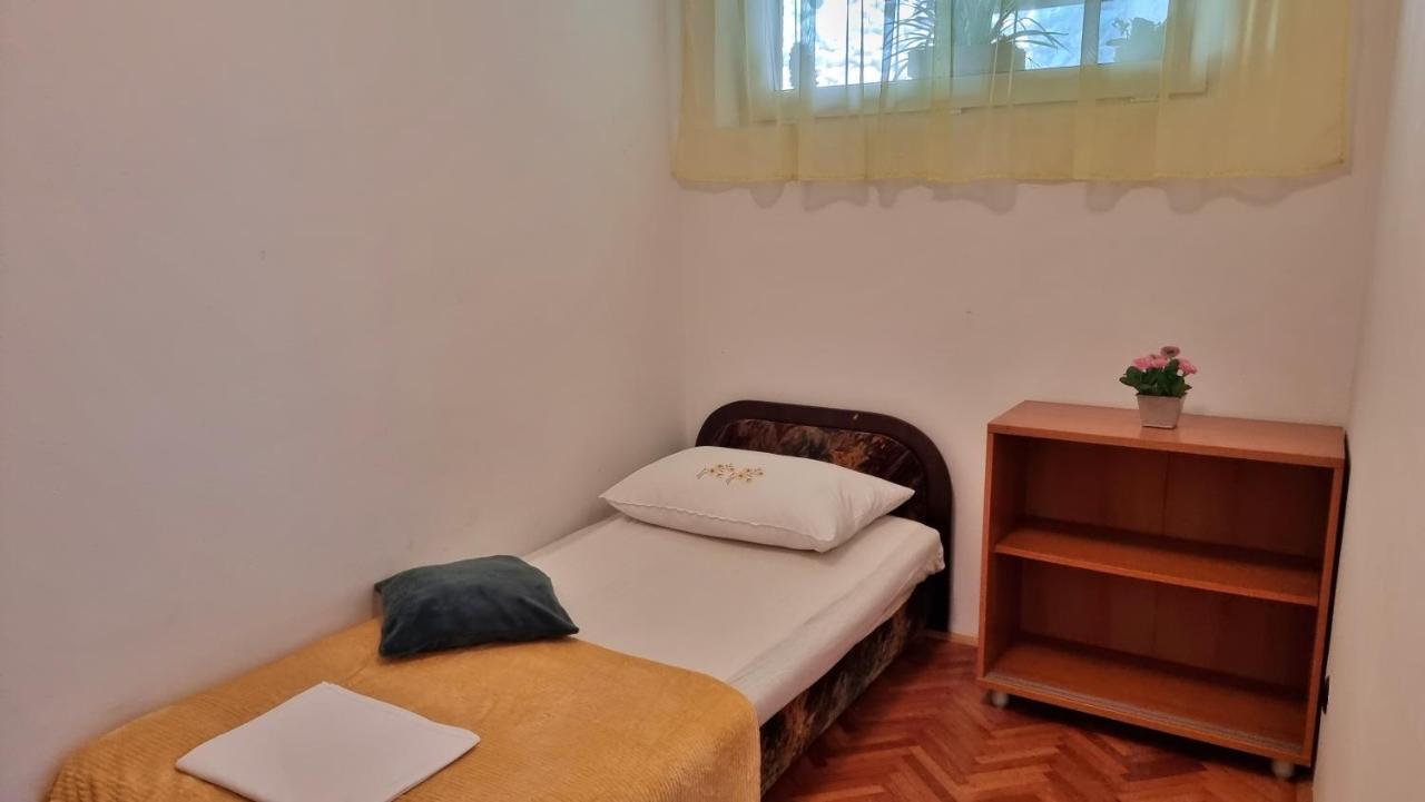 Apartment Tica Omis Bagian luar foto