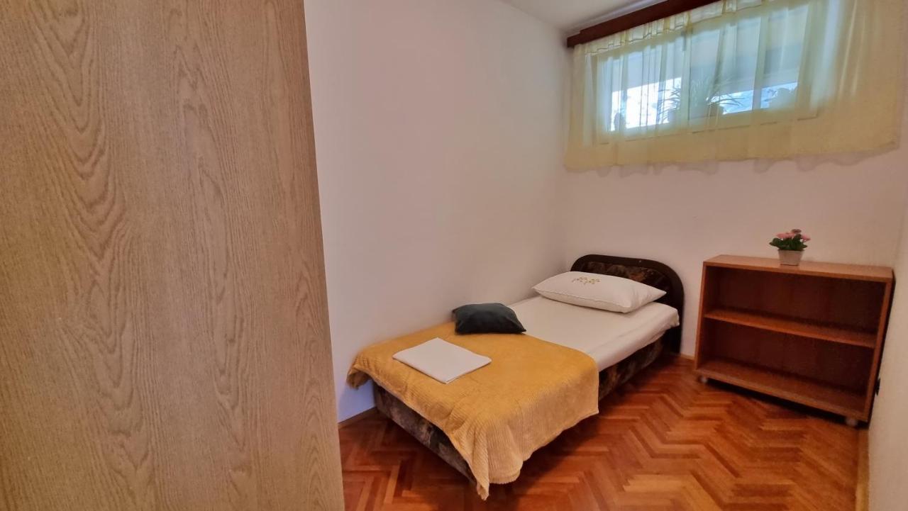 Apartment Tica Omis Bagian luar foto