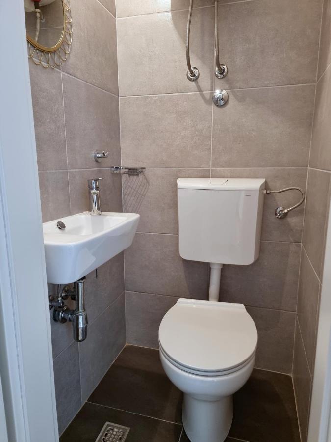 Apartment Tica Omis Bagian luar foto