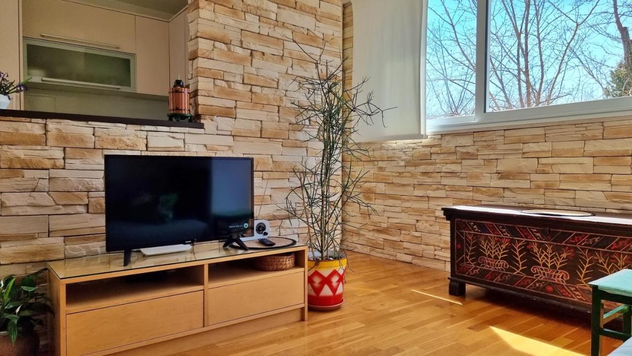 Apartment Tica Omis Bagian luar foto