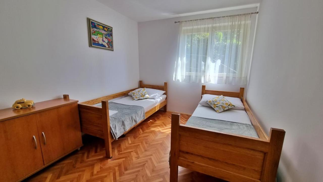 Apartment Tica Omis Bagian luar foto