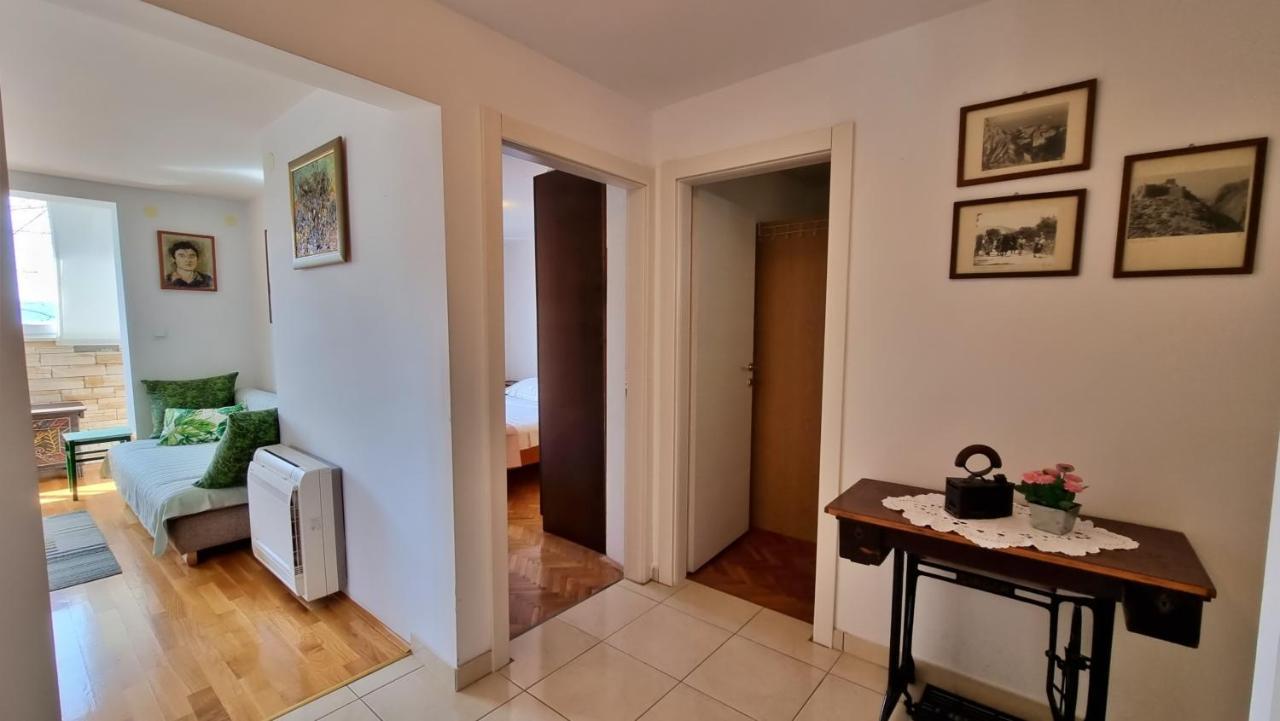 Apartment Tica Omis Bagian luar foto