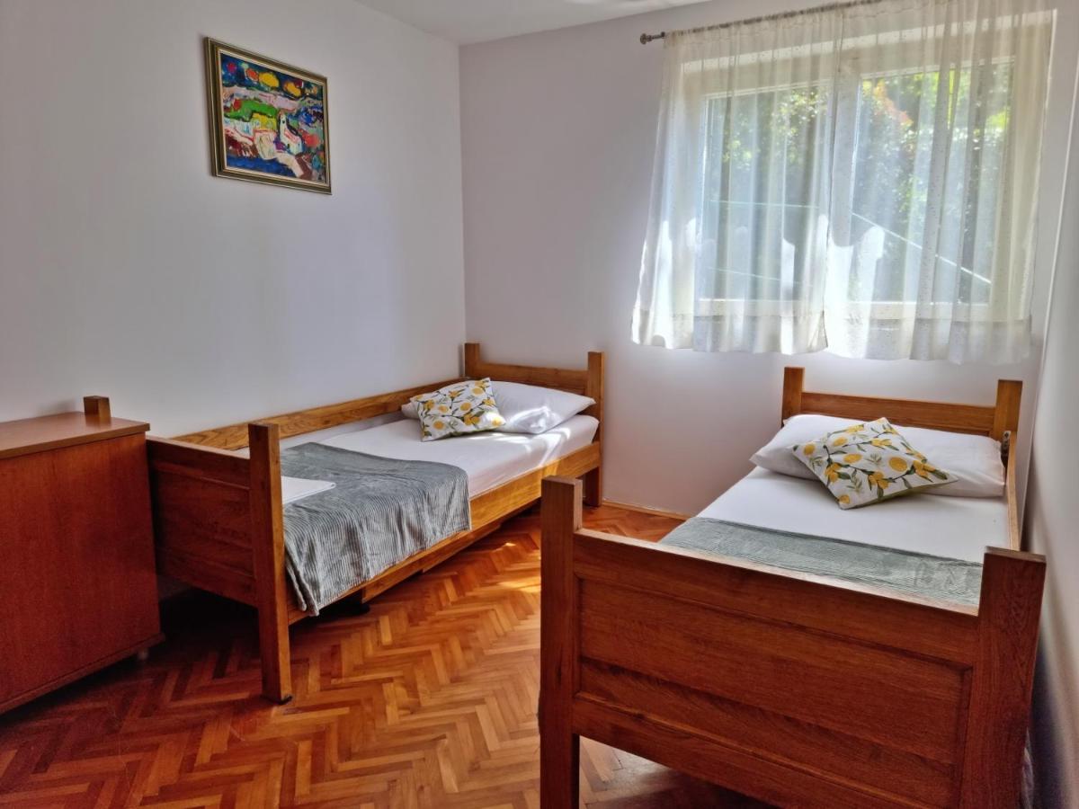 Apartment Tica Omis Bagian luar foto