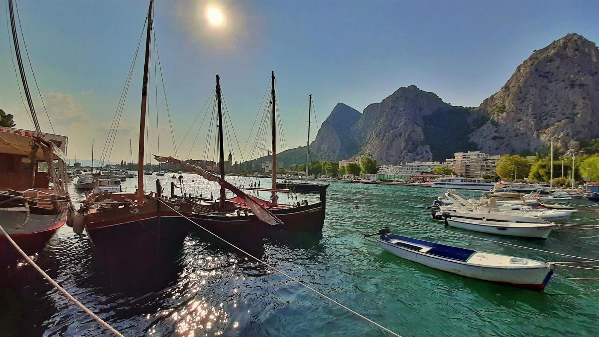 Apartment Tica Omis Bagian luar foto