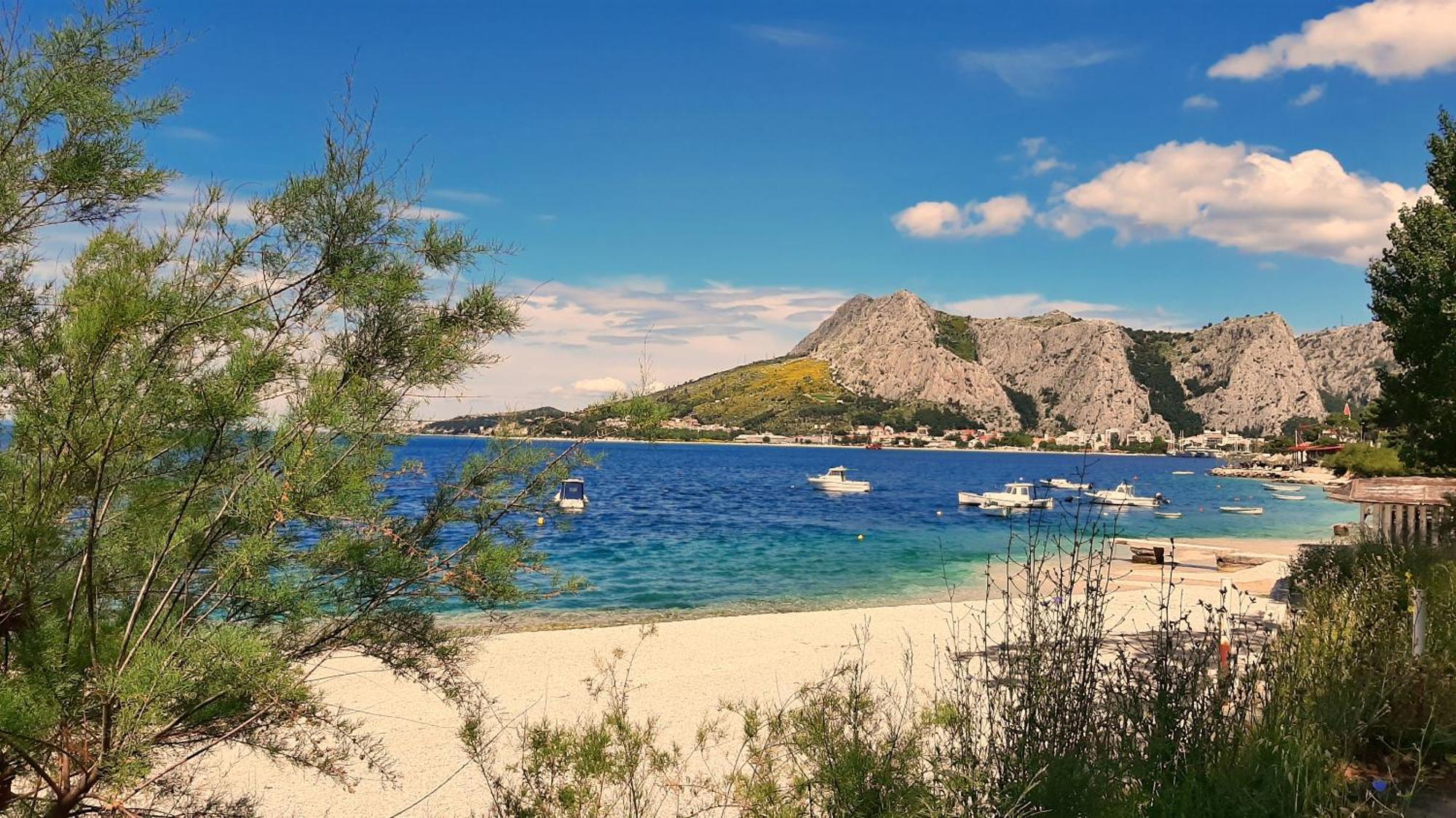 Apartment Tica Omis Bagian luar foto